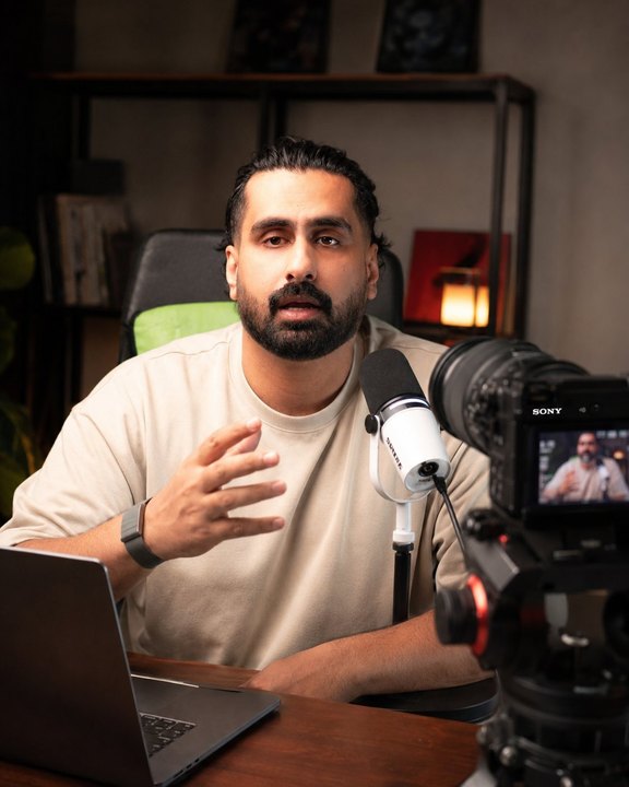 Zeeshan recording a video